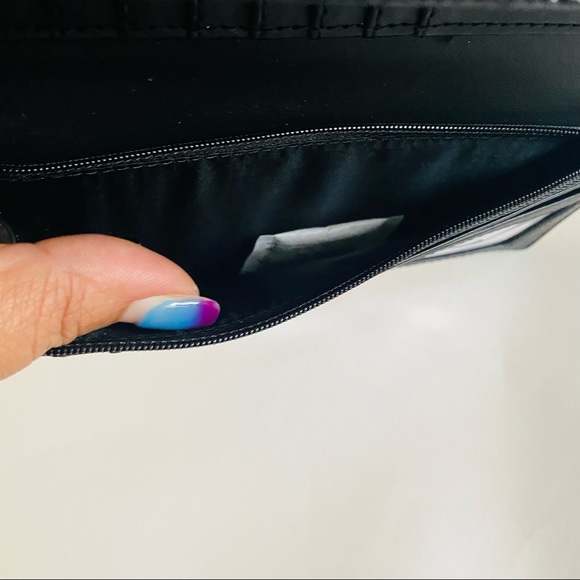 New women’s black Guess wallet - Picture 4 of 6